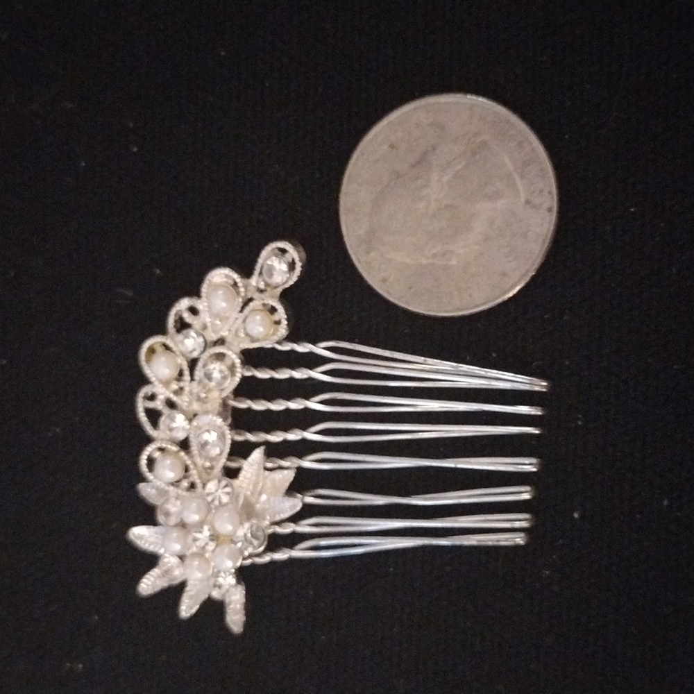 Vintage Metal Silver Tone W/ Faux Pearls and Clear Rhinestone Hair Comb - Picture 4 of 4